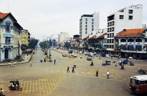 THE CHANGE OF SAIGON STREETS AFTER NEARLY A HALF OF CENTURY